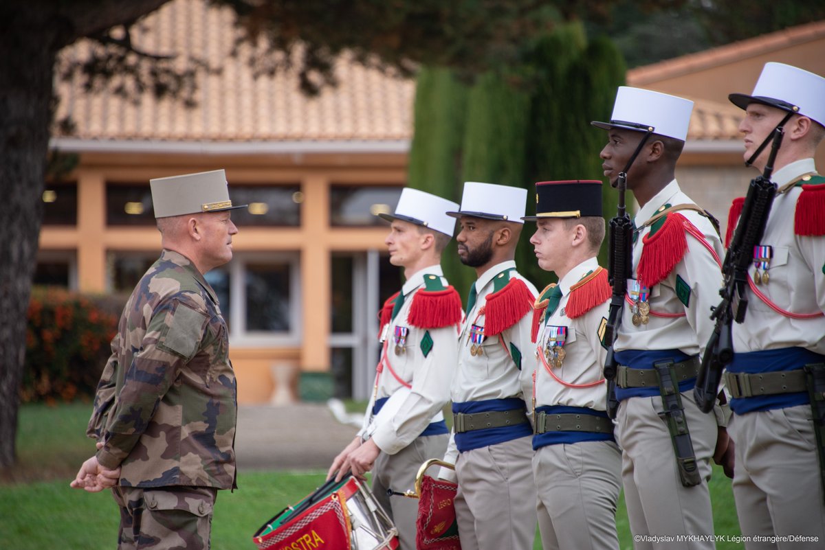 CDC_2eREG's tweet image. Visite du Père Légion au 2e REG
Du 24 au 25 octobre, le général de brigade Alain Lardet commandant la Légion étrangère a rendu visite aux légionnaires sapeurs de montagne du #2REG. 
#légionnaires
#27BIM