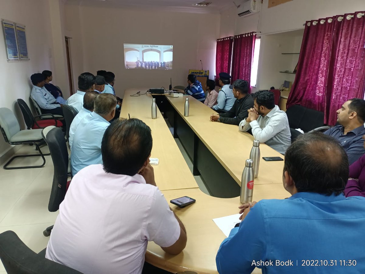 BPCLNasik's tweet photo. #VAW22BPCL
#VigilanceAwarenessWeek2022 sharing CVO's message , corporate message , PPT at BPCL Nashik LPG Territory with workmen., Security, office staff  @CVOBPCL @CVCIndia @BPCLimited https://t.co/iFftX3iimE