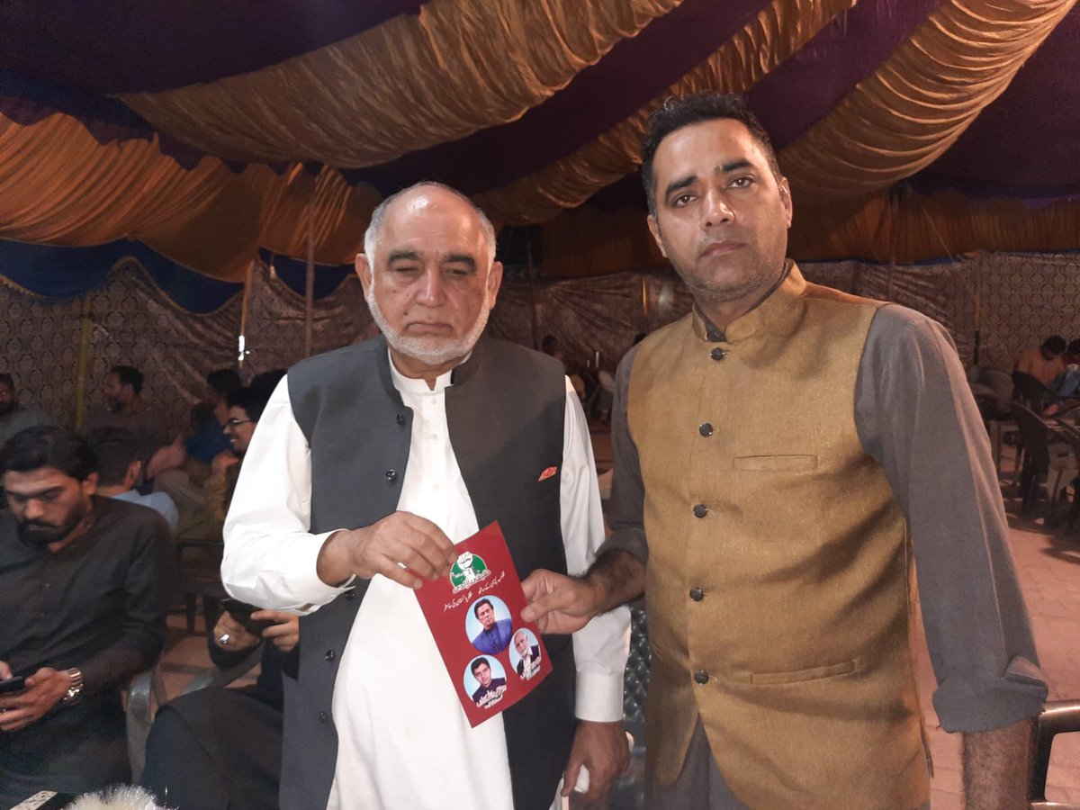 PtiOfficialSGD's tweet photo. سرگودھا میں لانگ مارچ کی تیاریاں مکمل!
زیلدار ہوٹل پر چوہدری ممتاز اختر کاہلوں صاحب کی آمد۔۔۔۔
پمفلٹ تقسیم کیے گئے اور عوام کو آزادی لانگ مارچ کی دعوت دی۔
#حقیقی_آزادی_مارچ #آرہا_ہے_پاکستان #PP76 #PP77 #NA84 #PTI #Sargodha https://t.co/OeKe5KV34K