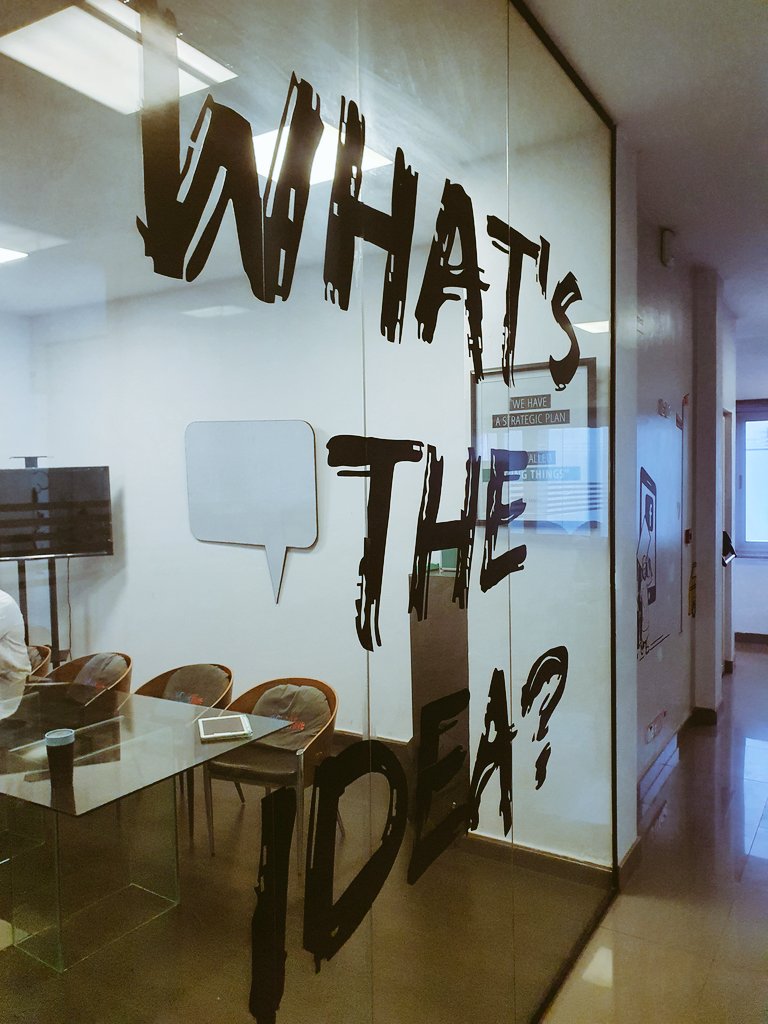 j_florezh's tweet image. As well as taking advantage of the trip to have a lively conversation at our house in Lagos @civichive about our #dataforaccountability work with @TAInitiative @dotunbabayemi @ahdeyjoke