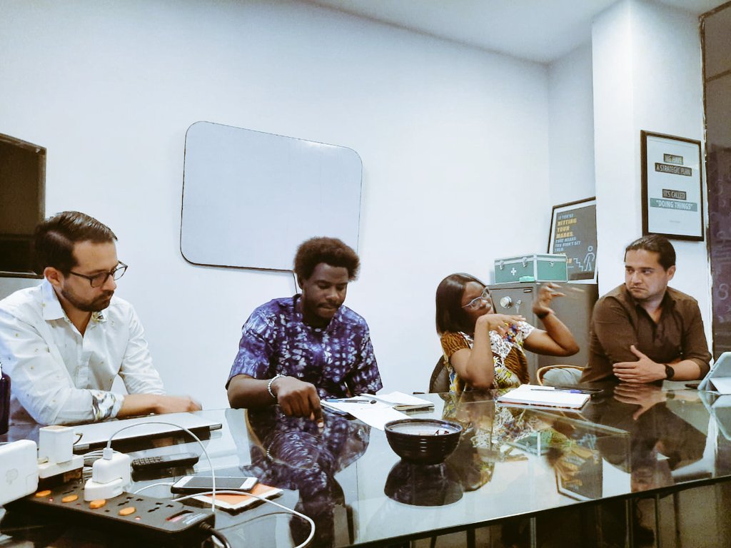 j_florezh's tweet image. As well as taking advantage of the trip to have a lively conversation at our house in Lagos @civichive about our #dataforaccountability work with @TAInitiative @dotunbabayemi @ahdeyjoke