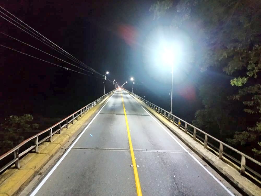 JEHYSONGUZMAN's tweet photo. Feliz madrugada Mérida, iniciamos la semana con esta noticia desde Alberto Adriani. Quiero compartir con ustedes estas imágenes del Puente Sobre el Río Chama ¡QUÉ BONITO! está quedando la rehabilitación de esta infraestructura que tiene 68 años de construcción. https://t.co/Ke2JeY8Y4F