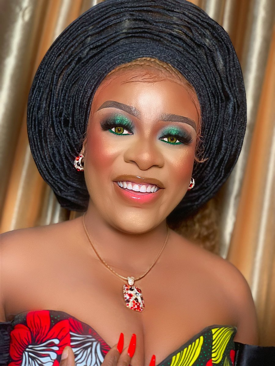 Makeup and gele by DASHING BEAUTY MAKEOVER 
.
Let me BE YOUR MAKEUP ARTIST 🥰🥰
#ibadanmua
#ibadanwedding
#ibmua
#ibadanmakeupartists
#Ibadan