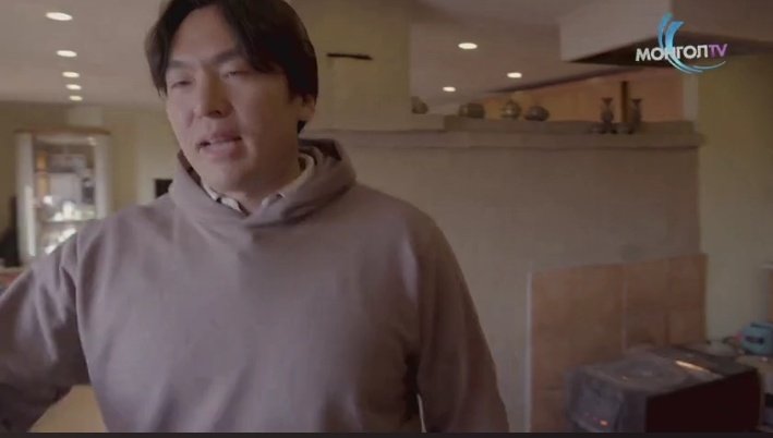 Гэр хороололд даруухан амьдардаг ч сүпэр кар цуглуулагатай барилгын компани машин худалдаа ёшинаяа гээд өчнөөн бизнэстэй Батбаатар гэж залуугын нэвтрүүлэг үзлээ. 

Гүү тэр гэр хороололд амьдарпаг гэдэг арай л уу. Яагаад ийм юмаар анхаарал татна гэж бодды бол басаад бгаам шиг