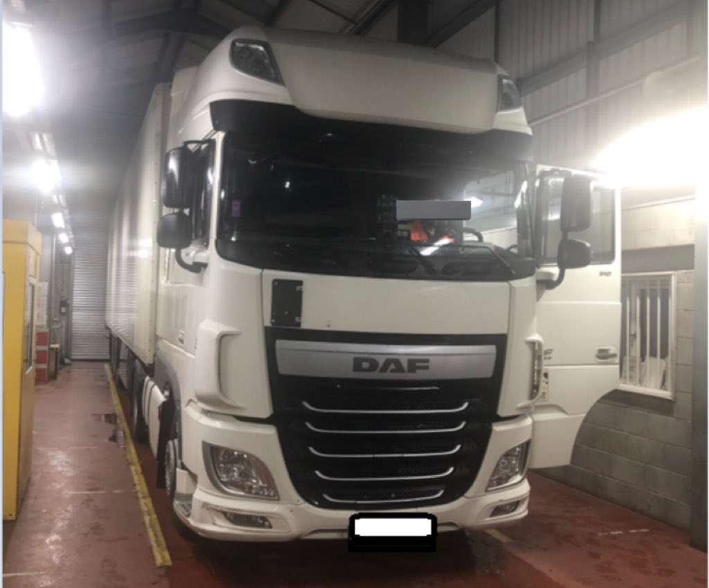 HGV inspected at #Doxey🚔

#DriversHours offences detected😳

Offences included insufficient weekly rest,driving time of 10 hours 24 minutes with 1 x break of 7 mins,duty time of 33 hours + driving time of 16 hours 17 minutes ⏰ 

Also PG9 for defective brakes🚫

FPNs issued✍️