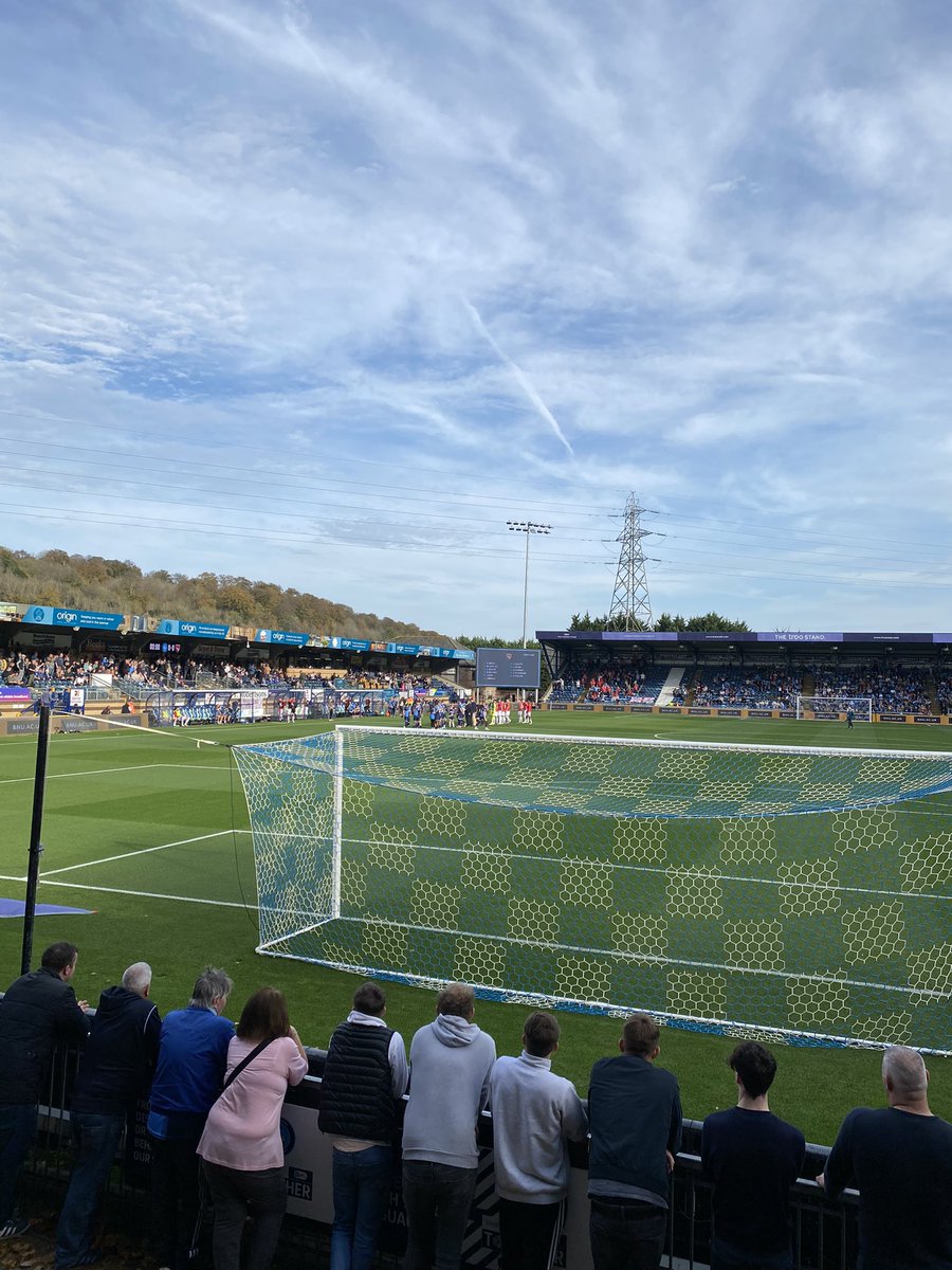 hobbybanehopper's tweet photo. Stadion nr 81! Adams Park for å se Wycombe Wanderers mot Morecambe! Fikk en tur ned på gressmatta, ble intervjuet til podcasten til Wycombe, nydelig øltelt og opplegg før kampstart. https://t.co/6kXUbB0soy