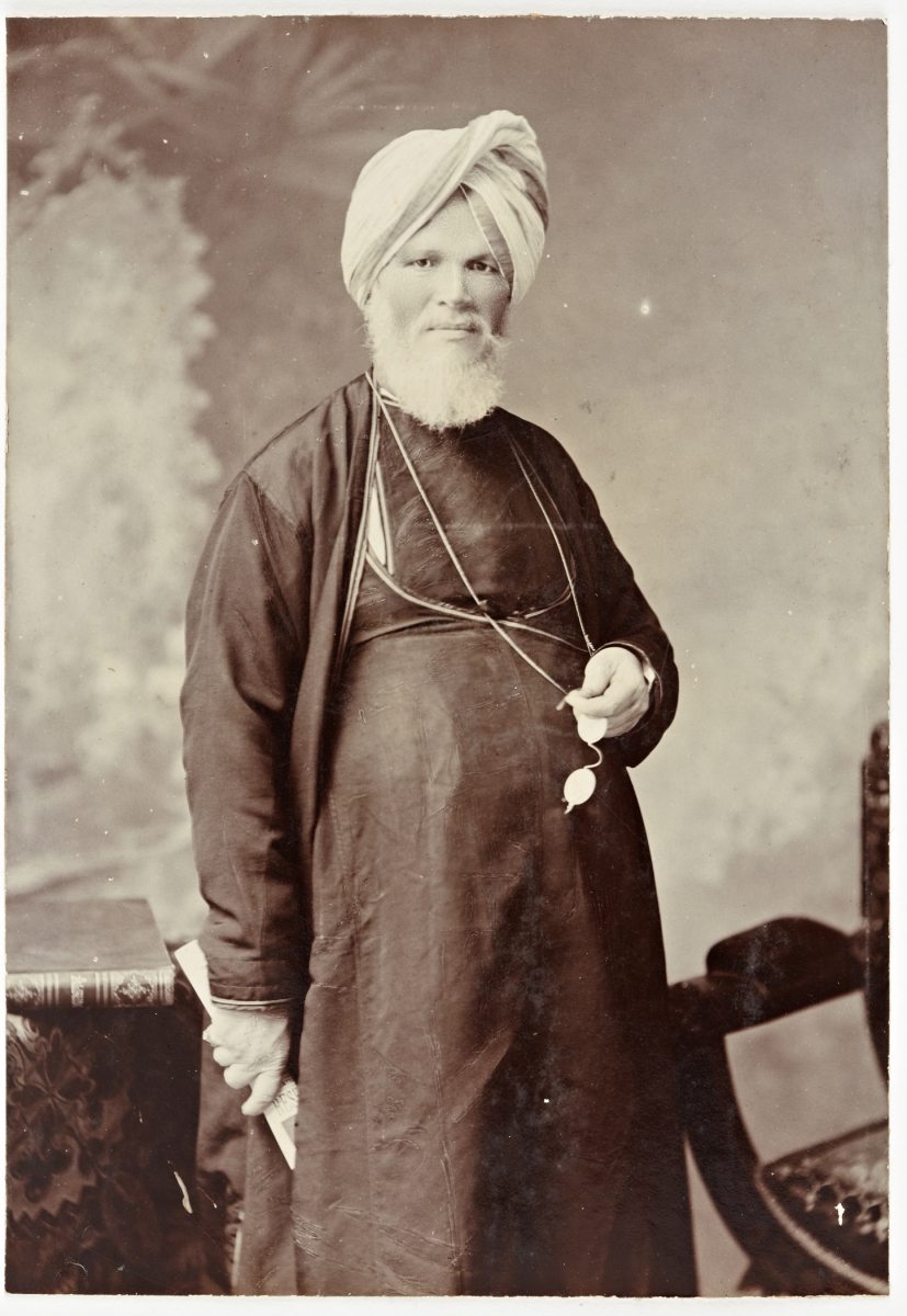 1/ 'Raja Deen Dayal' first Indian photographer,highly acclaimed for his pioneering work in the field of photography in India in late 1800's , In the present times his photographs are a recorded treasure to understand & depict history & architecture. #Hyderabad Thread 1/