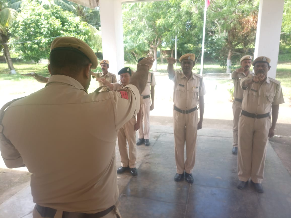 SP_Nicobar_ANP's tweet photo. Rashtriya Ekta Diwas celebrated by Nicobar District Police. A pledge was affirmed by all Police Personnel to uphold and implement the vision and mission of Late Sardar Vallab Bhai Patel in true spirit.
@MediaRN_ANI @DGPANIslands @AndamanPolice https://t.co/LkArbQE2GF