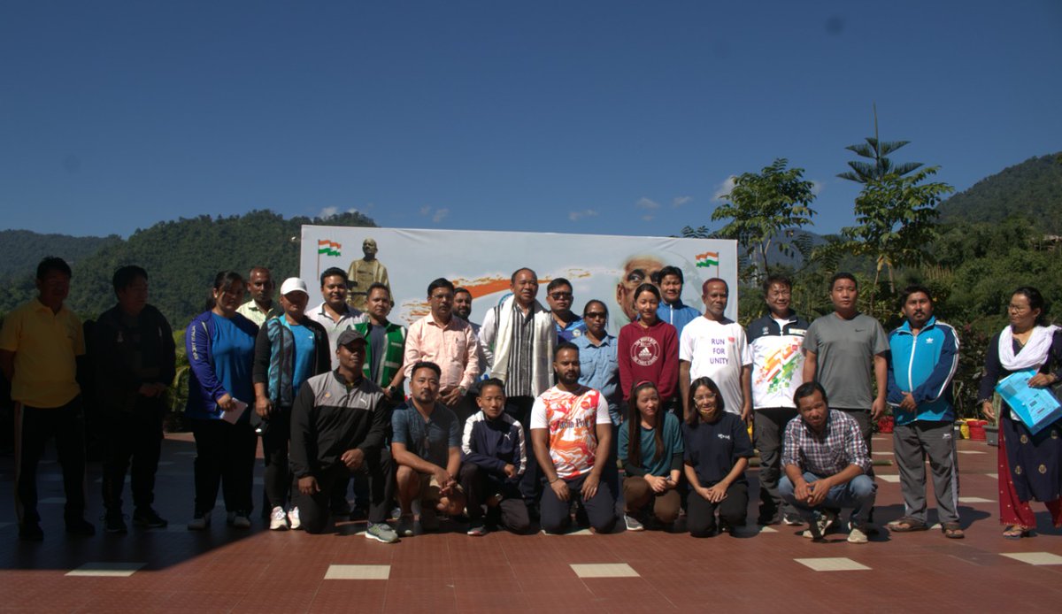 SportsDept_GoAP's tweet photo. #nationalunityday celebrated by the Sports Dept in collaboration with #NYKS Arunachal Unit, by organizing a street show &amp; mass procession. @NatungMama  Hon'ble Ministers, SYA administered the Unity Pledge &amp; spoke about the contribution of Sardar Patel to the Nation. https://t.co/PRoUuKqAEs