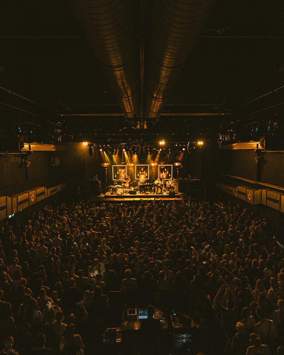 Frankfurt! Thanks for having us back! Great show to end the first leg of this EU tour. Now home for a few days to see the family and re-charge ❤️