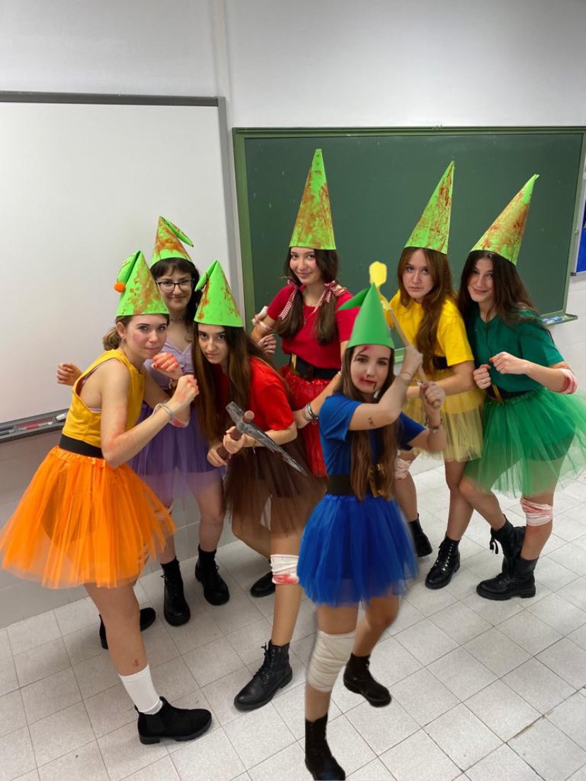 Los siete enanitos🎃 tweet media