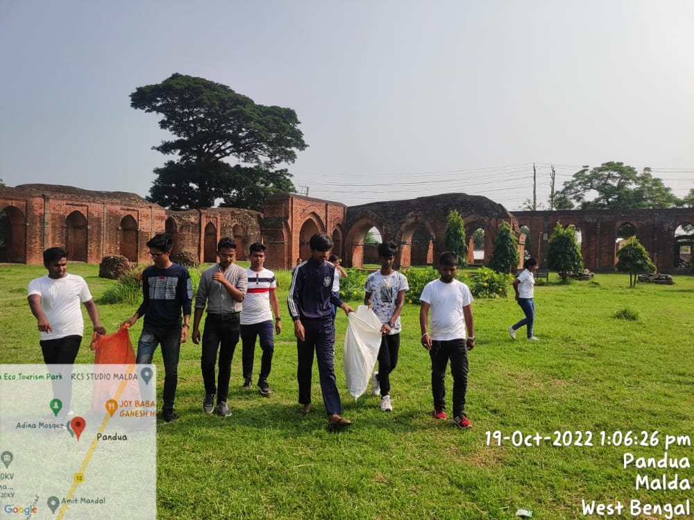 Today, as we come towards the end of #SwachhBharat2022, the NSS volunteers of Surya Sen Mahavidyalaya, Siliguri, West Bengal carried out a cleanliness drive at the historical monument Adina Masjid at Maldah and collected 86 kg of waste from the premises.