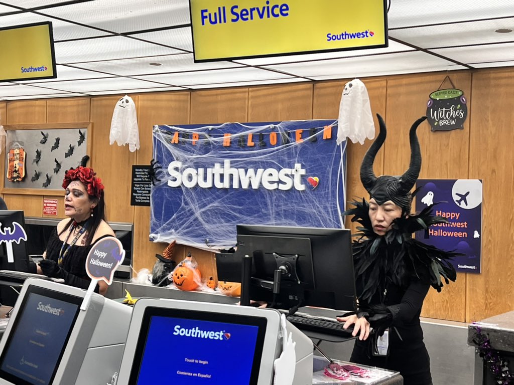 Halloween morning with <a href="/SouthwestAir/">Southwest Airlines</a> makes for a fun start to the day.