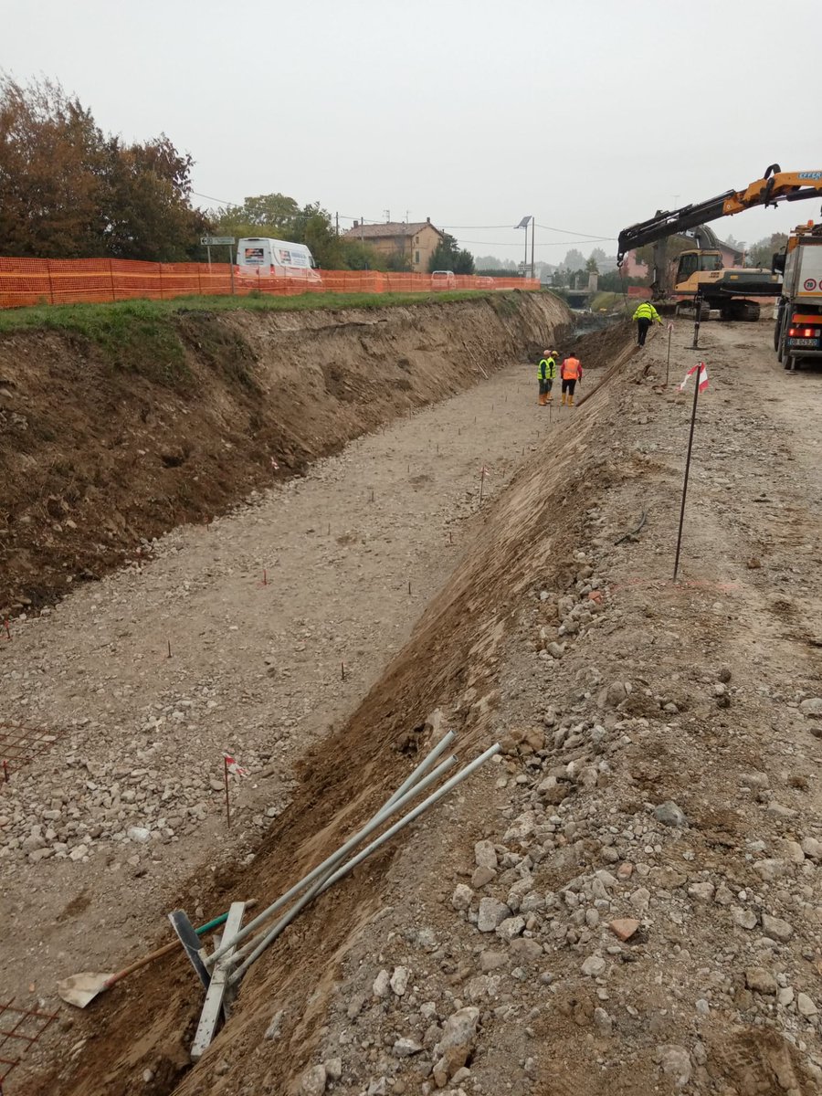 provinciamodena's tweet photo. A San Cesario, sulla #sp14 partono oggi lunedì 31 ottobre i lavori di realizzazione di costruzione di una nuova rotatoria nell’ambito del progetto della nuova #tangenziale. Restringimento di entrambe le corsie di marcia. https://t.co/EP0YISXTnA