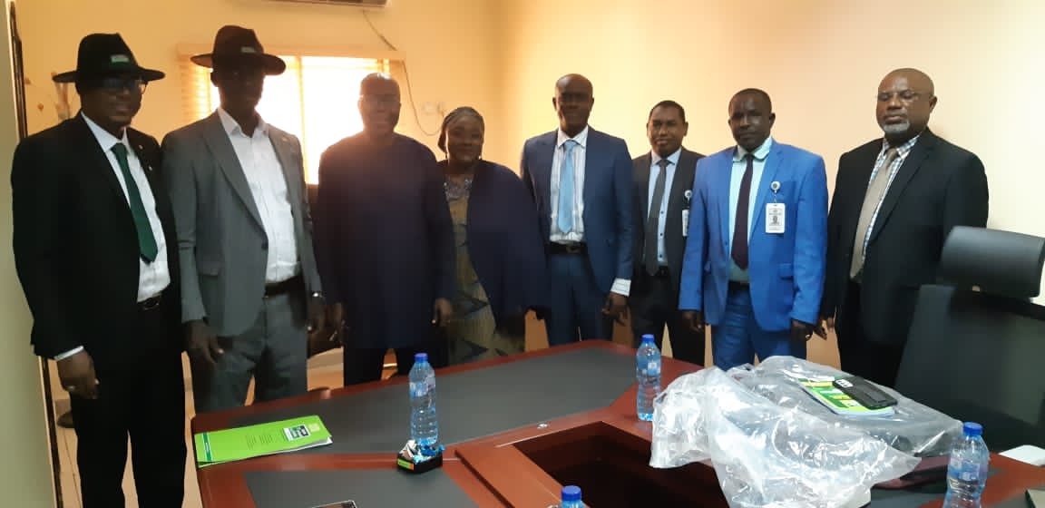 NigeriaComputer's tweet photo. The Deputy Commissioner Finance & Administration Mr. Oba Olufemi who represented the Commissioner welcomed & thanked the President for finding them worthy of a visit
#NigeriaComputerSociety #NCS
#NationalInsuranceCommission #NAICOM
#NationalInformationTechnologyMeritAwards #NITMA https://t.co/ayVOVs2eFF