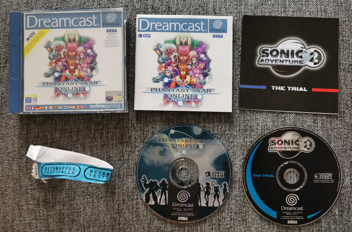 nosystemworks's tweet photo. @Retrospelsfest Mitt mål med besöket var att hitta "nånting kul till Dreamcast och skärmade RGB-sladdar till blandade konsoler" och dessvärre såg alla sladdar ut att vara bundlade med diverse (förvisso extremt prisvärda) paketlösningar men nånting kul till Dreamcast ordnade sig! https://t.co/OOAv4kSkd5