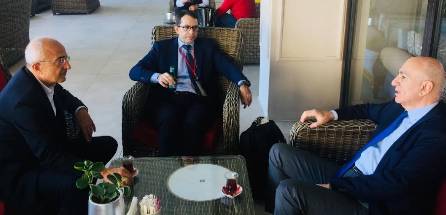 36'ncı Maliye Sempozyumunda kahve molasında Fatih Özatay @OzatayFatih ve Ayhan Köse (Dünya Bankası EFI Baş ekonomisti) ile sohbet ederken