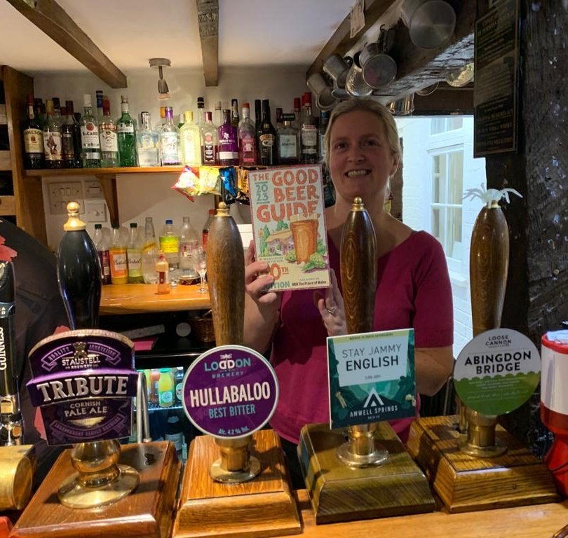 SoxonCAMRA's tweet photo. Presenting the Good Beer Guide 2022 to @Corinne78 at the Red Lion, Brightwell-cum-Sotwell.
The 2nd year in a row for the Red Lion and a regular in the GBG for the last decade. https://t.co/H21iLzBzdQ