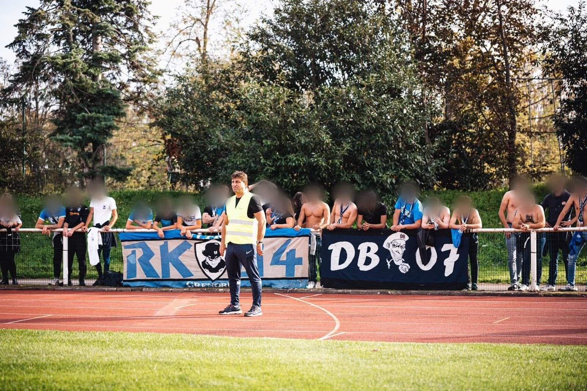 UltrasMadeinFR's tweet photo. ⚽️ Illzach (R1) - Grenoble Foot 38(CDF)
📢 Parcage Grenoblois !
📆 29 octobre 2022
.
.
.
.
.
#ultrasmadeinfrance #redkaos1994 #rk94 #diablesbleusgrenoble #db07 #grenoblefoot #gf38 #grenoble https://t.co/74tRlEPaqE