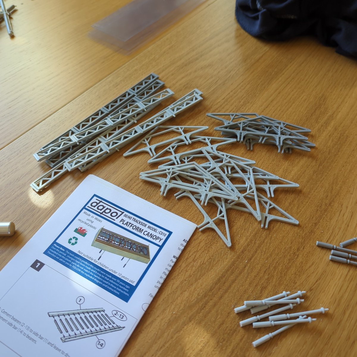 CrippsCornerRLY's tweet photo. A day off today. So I'm making platform canopies.

Strictly speaking, in the list of things I need to get done on the railway, this is nowhere near the top. But I'm bored of the other stuff. So, canopies it is!

#dapol #modelrailwaysuk #modelrailways #oogaugerailways #TMRGUK https://t.co/7gJMKSqiPg