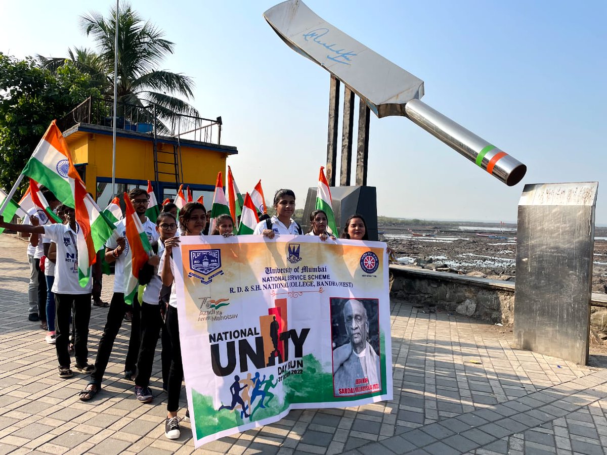 Run for Unity & Pledge on National Unity Day by NSS unit of RD National College Bandra Mumbai #NationalUnityDay #31stOct2022 @YASMinistry @_NSSIndia @ianuragthakur @Anurag_Office @pankajsinghips @NisithPramanik @pibyas @PMOIndia