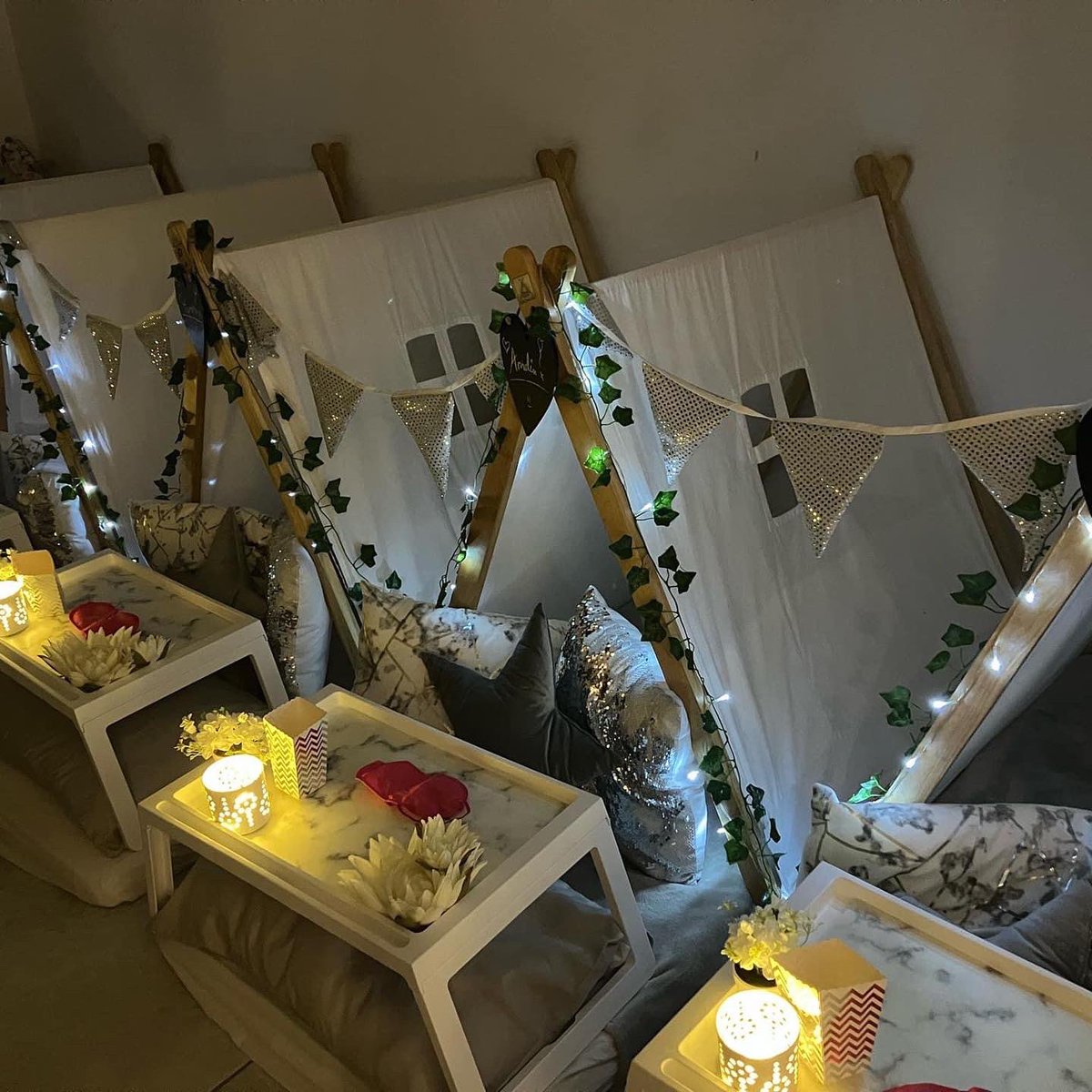 Another beautiful set up of our gold package - silver shimmer theme 💜💕

#teepeeparty #teepeesleepover #teepeetent #kidspartyideas ##kidspartyplanner