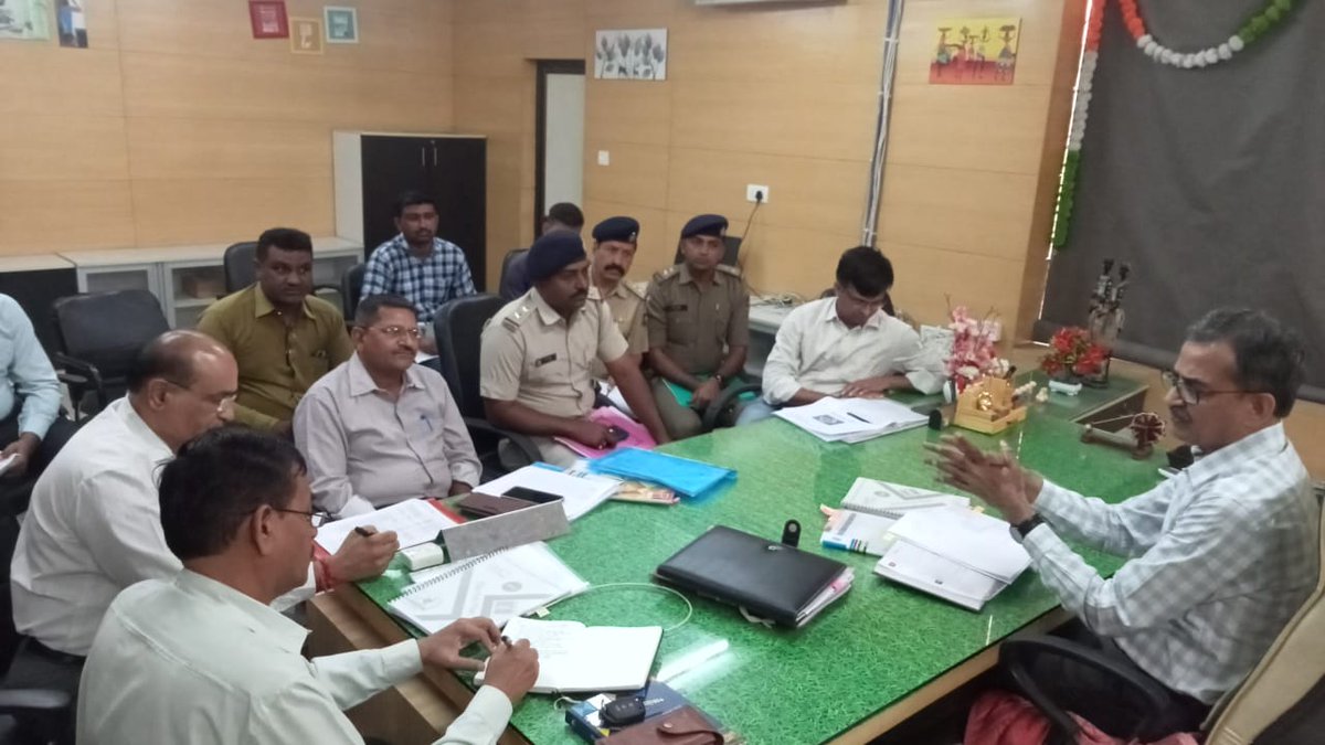 આજ મામલતદાર કચેરી ગારિયાધાર ખાતે વિધાનસભા સામાન્ય ચૂંટણી 2022 અંતર્ગત કામગીરીની  સમીક્ષા અર્થે મીટીંગ યોજવામા આવેલ.જેમાં ચુંટણીની તૈયારીઓ વધુ ઝડપથી પૂરી કરવા સૂચના આપેલ.
<a href="/CEOGujarat/">Chief Electoral Officer, Gujarat</a> <a href="/pkumarias/">Pankaj Kumar</a> <a href="/revenuegujarat/">Revenue Dep. Gujarat</a>