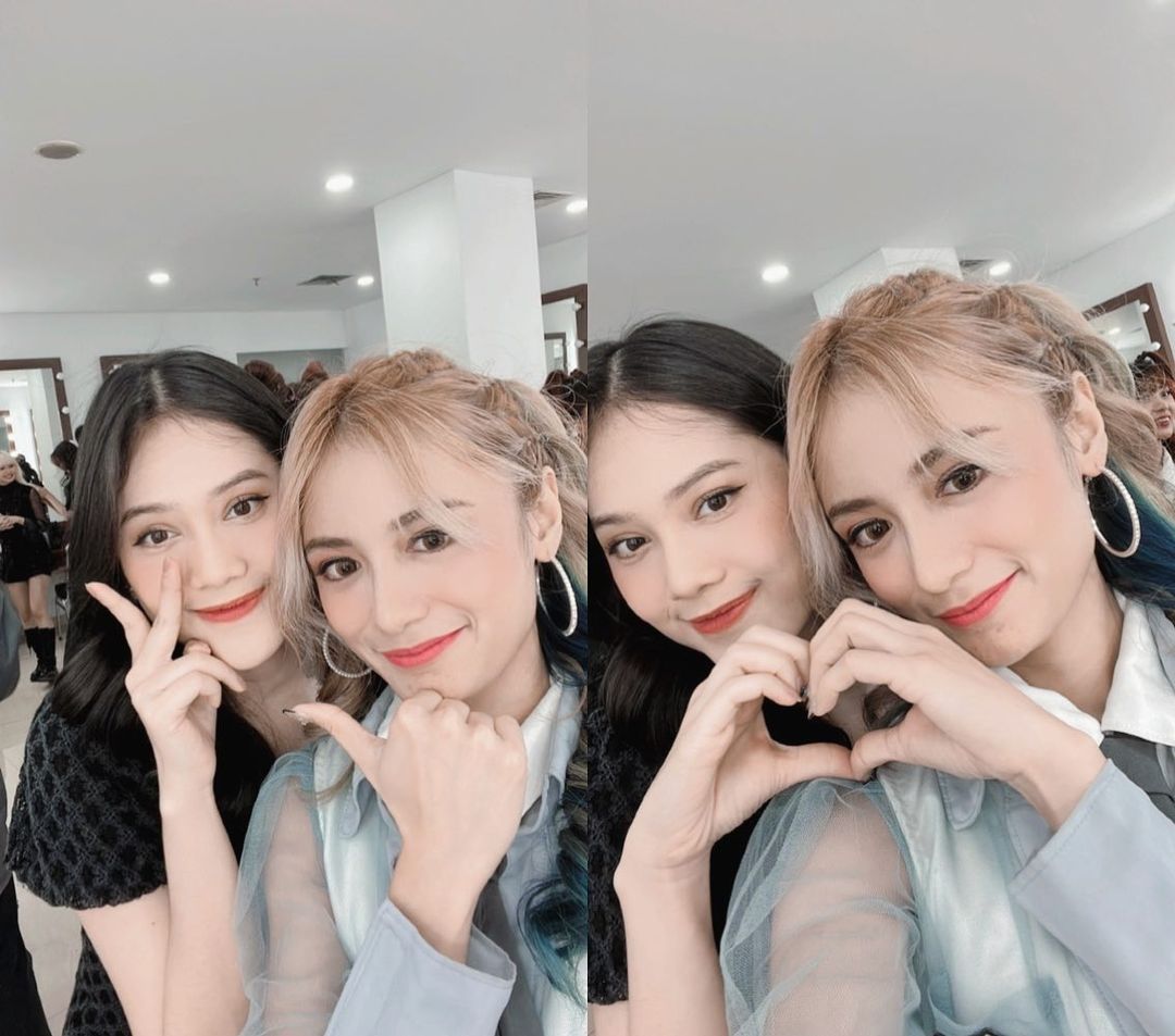 D_AlFoDa's tweet photo. dana.mnl48official Instagram Post - 10/09/2022] [2/3]

"Dengan gadis-gadis cantik ini dan senang bertemu denganmu cantik 😉😘 halo senpais..."

Follow her official accounts here: https://t.co/Z8mI2DTem3 💋

#MNL48 #MNL48Dana @mnl48official https://t.co/IWWnwwyNlp