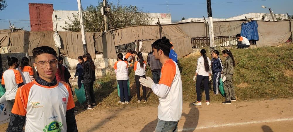 Upon the closing of #SwachhBharat2022 and on the occasion of #UnityDay, the volunteers of NYKS Udhampur, J&K, organised a cleanliness drive and #RunForUnity.