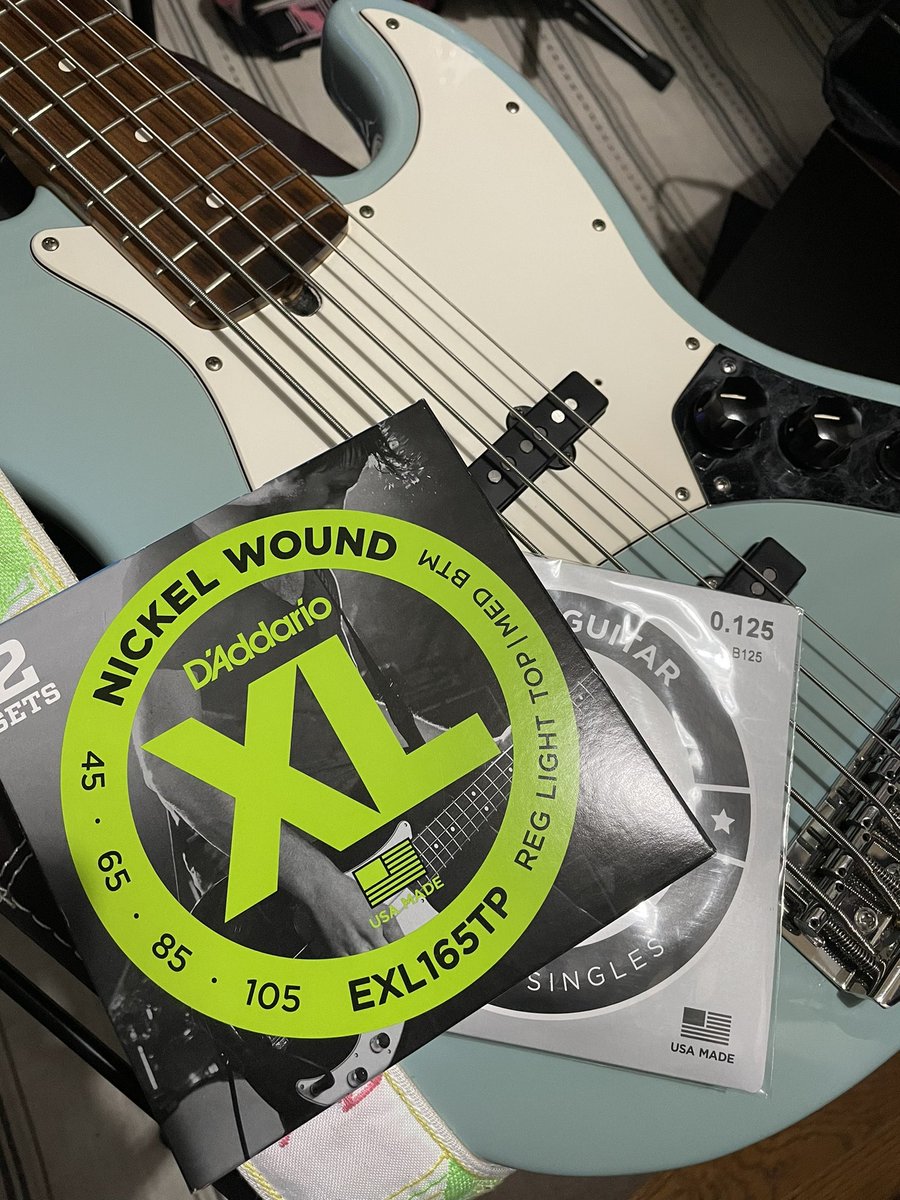 yutadelic_88's tweet photo. JAZZ BASS V はダダリオ弦、PRECISION BASS Vにはフェンダー弦で。
#daddariostrings
#fenderstrings https://t.co/lvOWZXM9Dm