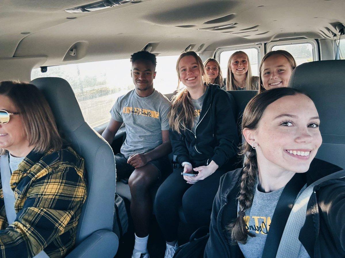 2022 Iowa student leadership conference, van 1!!