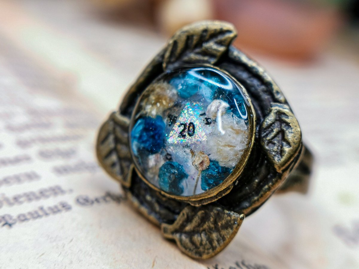 SpaethenArts's tweet photo. Halloween Birthday Giveaway 👻✨

Prize 2:
Frozen Time - d20 Ring (size adjustable)

How to enter:
1. Follow me @SpaethenArts
2. RT
3. Like this post

Open worldwide. Please have DM's open. Giveaway closes Sunday 11/6

#dicegoblin #ttrpg #dndart #dicegiveaway https://t.co/6O33GIBau0