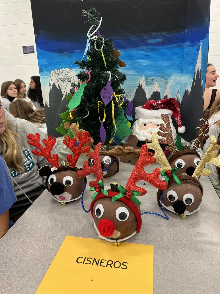 7thMacarthur's tweet photo. Some amazing pumpkins for our annual pumpkin decorating contest! #pumpkins #machaspride #proud2bd23 https://t.co/cC0vIlUEtX