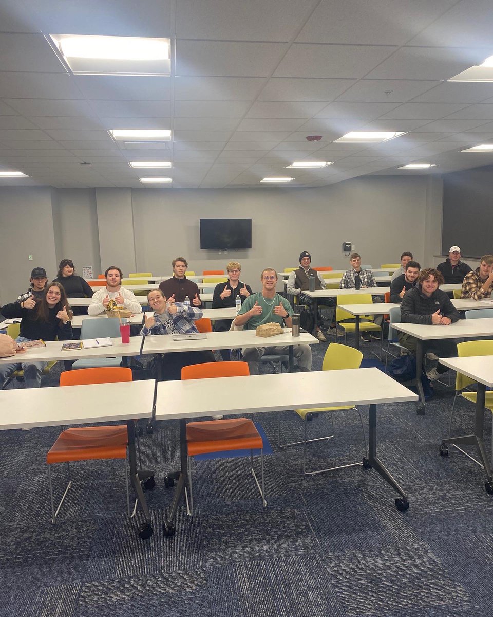 Thank you to Catherine Dittmer for stopping by to speak at the last Finance Club Meeting to discuss ESG Investing! #Bees4Biz 🐝✨
