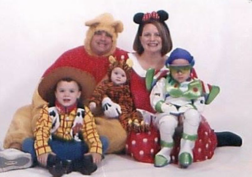 rickdinger1's tweet photo. Happy Halloween @HeatherDinger1 @dinger_carl @DingerHayden @DingerGavin https://t.co/YWwNxa5vwP