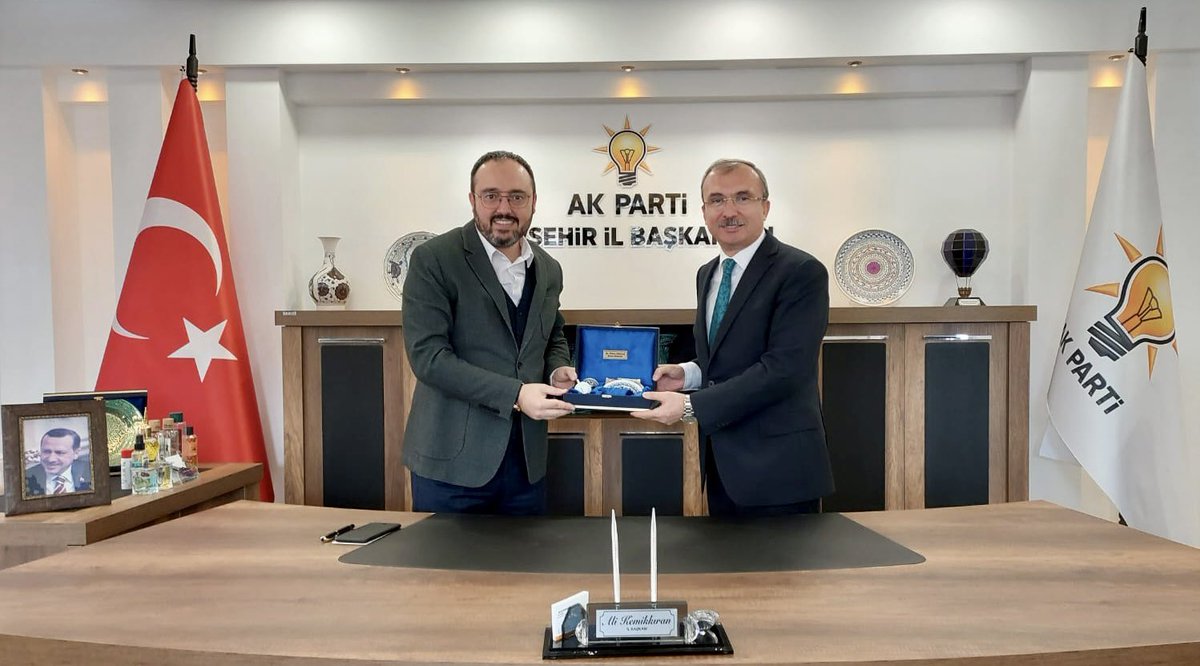 AvOrhanKIRCALI's tweet photo. 📍Bugünkü ikinci durağımız #Nevşehir’deyiz…

#AKParti İl Başkanlığımızı ziyaret ederek İl Başkanımız Ali Kemikkıran ile bir araya geldik.

3 Kademe Siyasi ve Hukuki İşler Başkanlarımızla gündeme ve hedeflerimize dair istişare ve değerlendirmelerde bulunduk.

#Hedef2023 https://t.co/qjIVFTg0M5