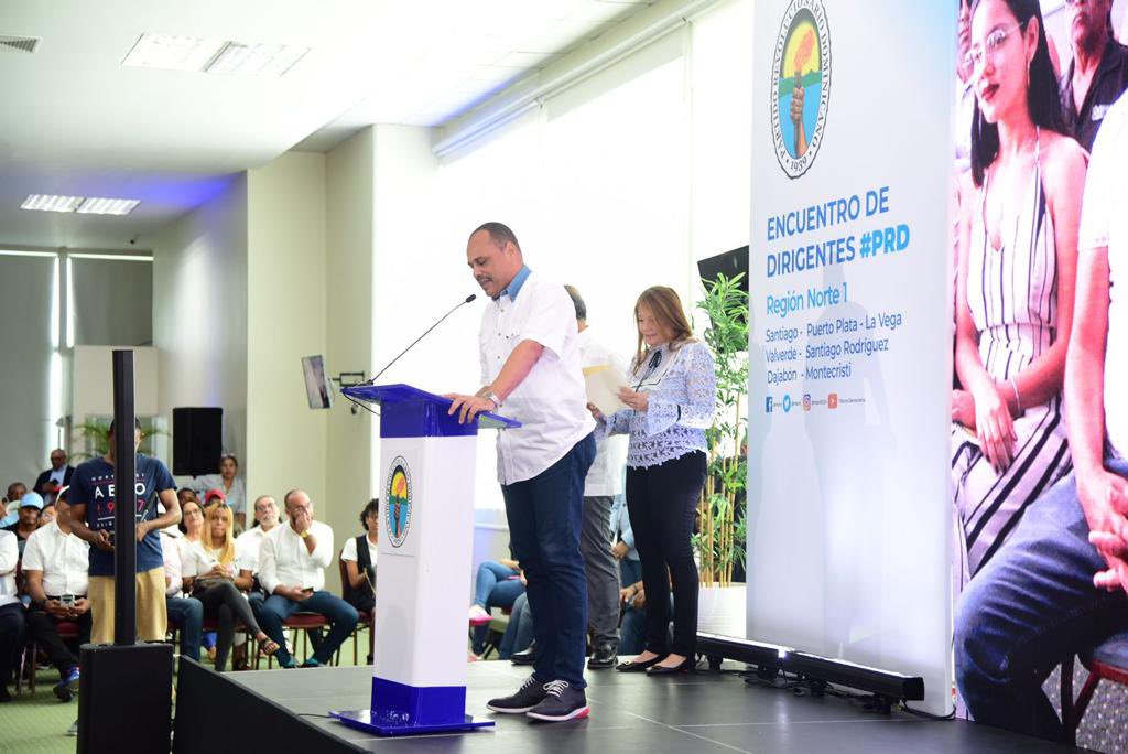 miprd's tweet photo. Presidente Comité Municipal La Vega, Fidel Núñez
Presidente provincial de Monte Cristi, Nicolás Cruz
Representación de @snmujerprd Rosa Adalgisa Duncan, Secretaria de #FEDOMUSDE Puerto Plata
Representación @mijrd2024, Taymi Polonia, presidente provincial de la #JRD Santiago https://t.co/0j11mt4mZk