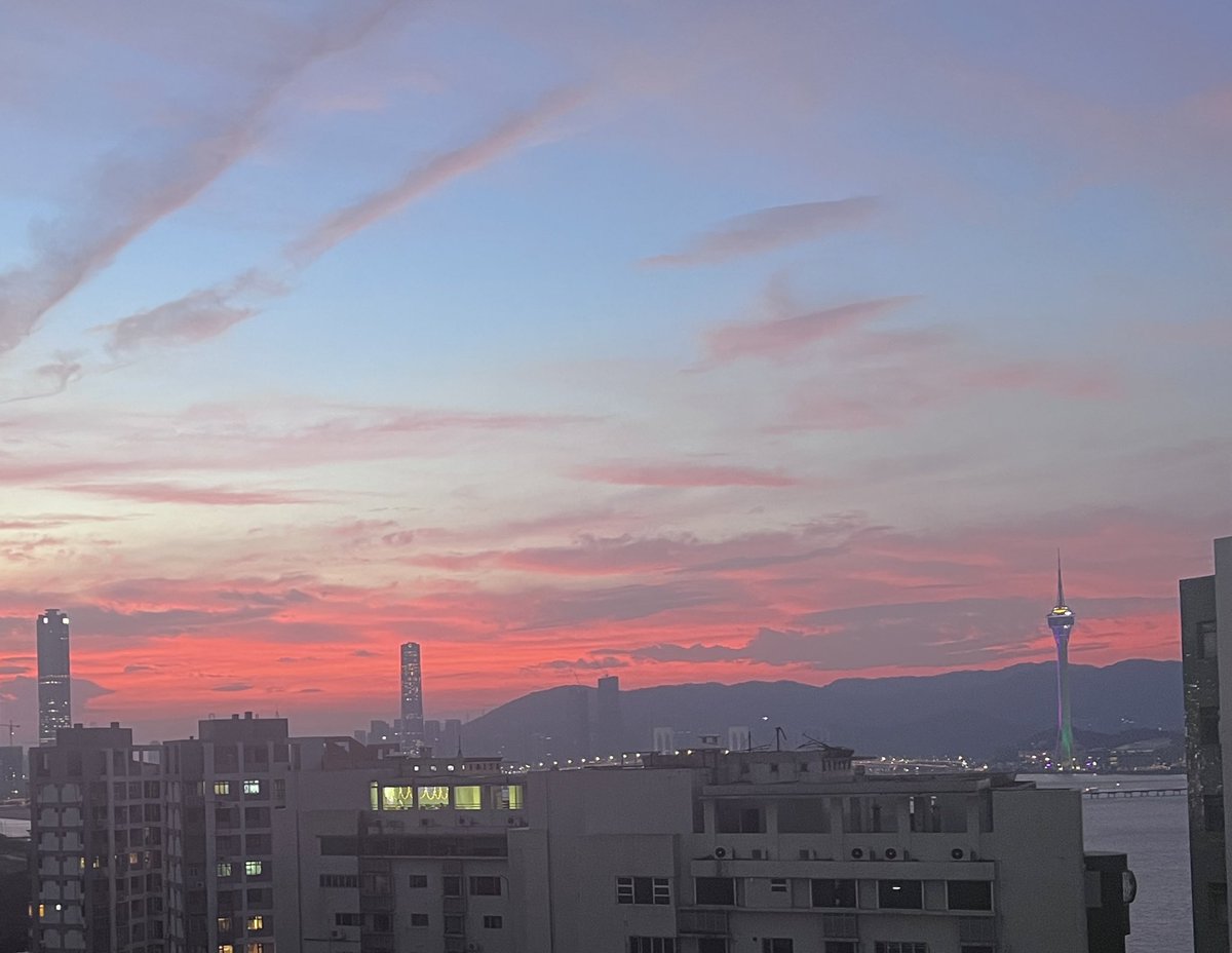 canuki55me's tweet photo. 很美的天和新买的衫 https://t.co/WXuMGExmKt