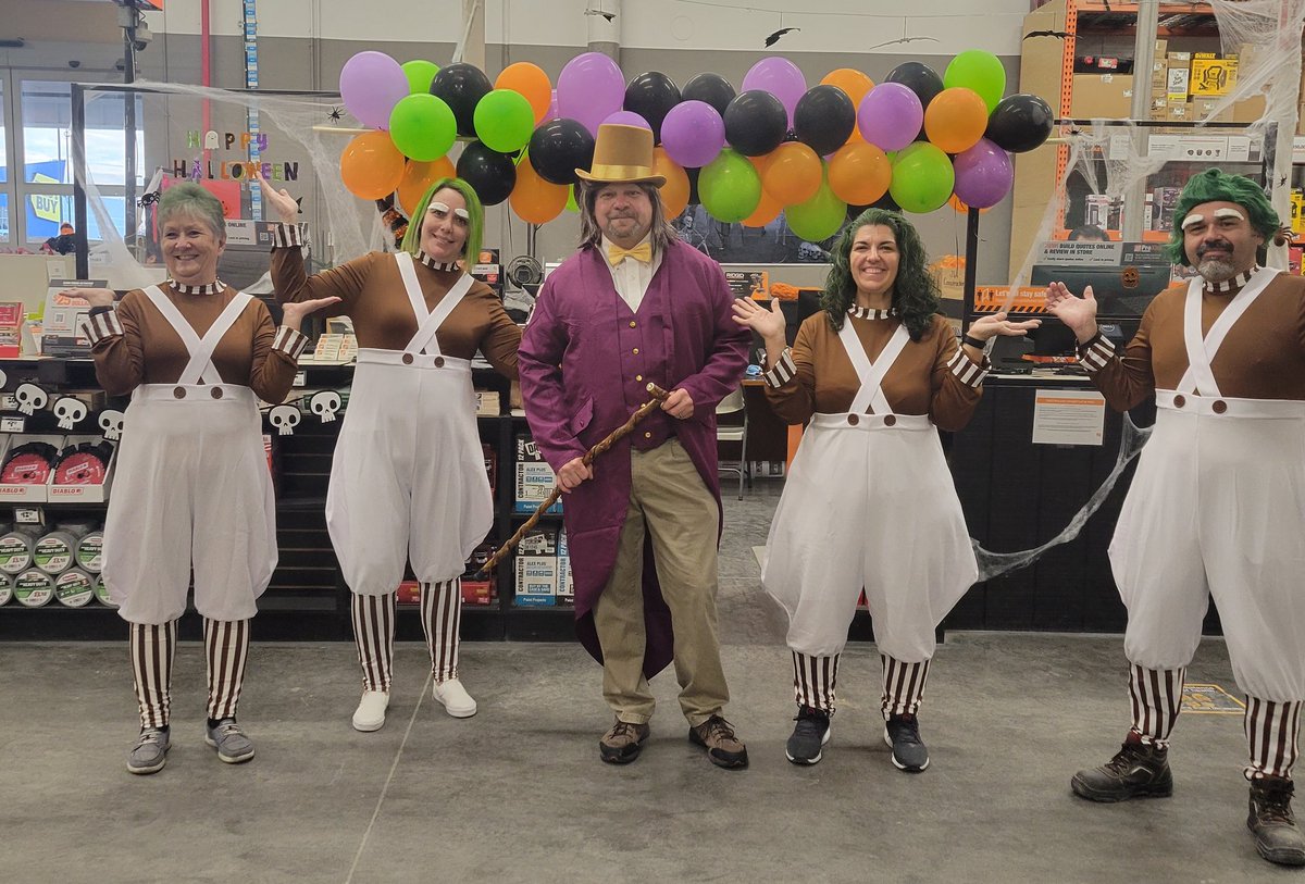 Happy Halloween from Team Temple. Willy Wonka and his Oompa Loompas are here to pass out candy!! #one4all #HalloweenShenanigans @mark_bolieu @thewaysheROLS @SpecialtyN @Mike_ProMRO6863 @garland_haynes @keren_gorg