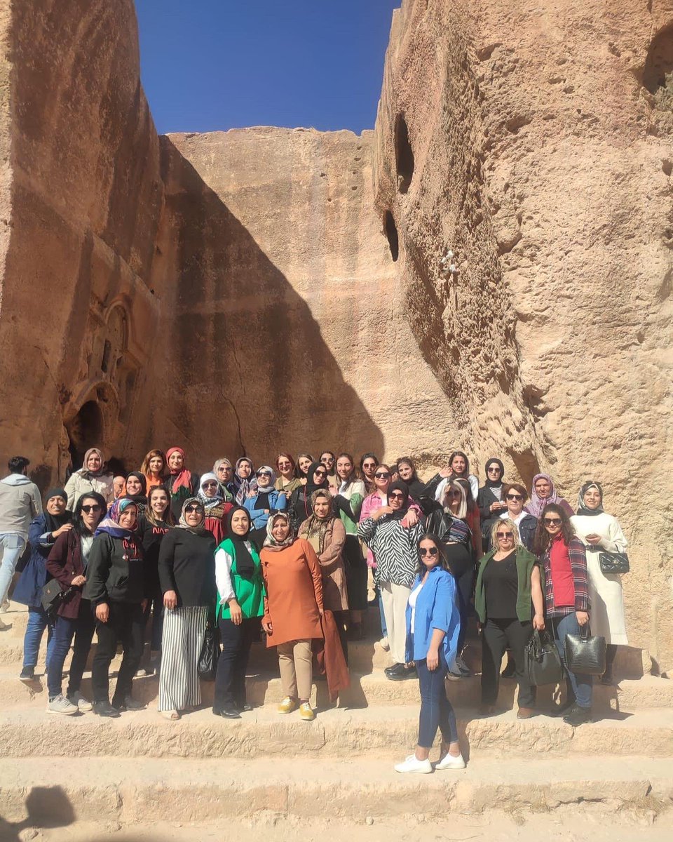 📍Rotamız Mardin

Türkiye genelindeki tarihi ve turistik mekânlarla öğrencilerimizi ve usta öğretmenlerimizi buluşturmaya devam ediyoruz. 

Halk Eğitim Merkezi'nde görev yapan usta öğreticilerimize yönelik Mardin gezisi düzenledik.