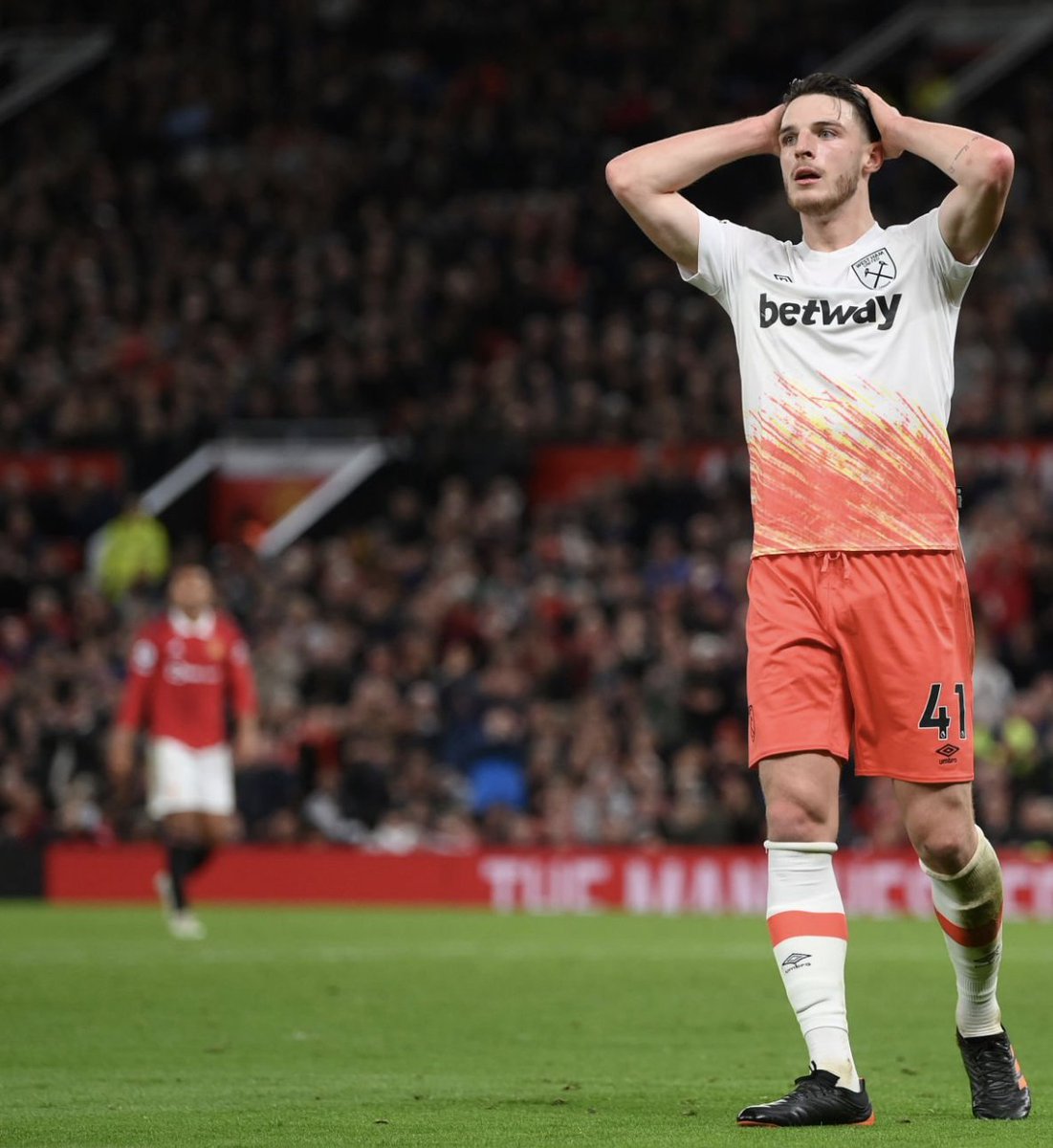 PorosHalangID's tweet photo. Mungkinkah Ten Hag bisa move on dr De Jong usai bertemu Declan semalam?! 😬👀

#poroshalangid https://t.co/NhlaF3hDqT