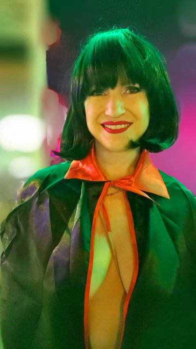 Last year's Halloween. Just a cloak, black hair, heels and a smile. Scary stuff https://t.co/hfmWpgi