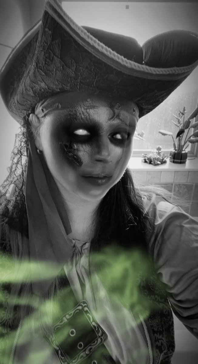 No_Adulting's tweet photo. @LowLevelADV Selfie 👻 https://t.co/dLnhuAv4FG