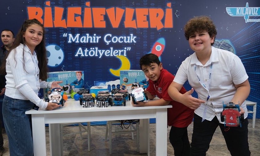 klavuzgenclik's tweet photo. Cumhuriyetimizin 99. yılında 99 Robotik #Kodlama Atölyemiz hayırlı olsun🇹🇷

#KılavuzGençlik standımızda #Bilgievleri “Mahir Çocuk Atölyeleri”mizi tanıttık🤖 

#Kodeli https://t.co/lt7uVNGfzg
