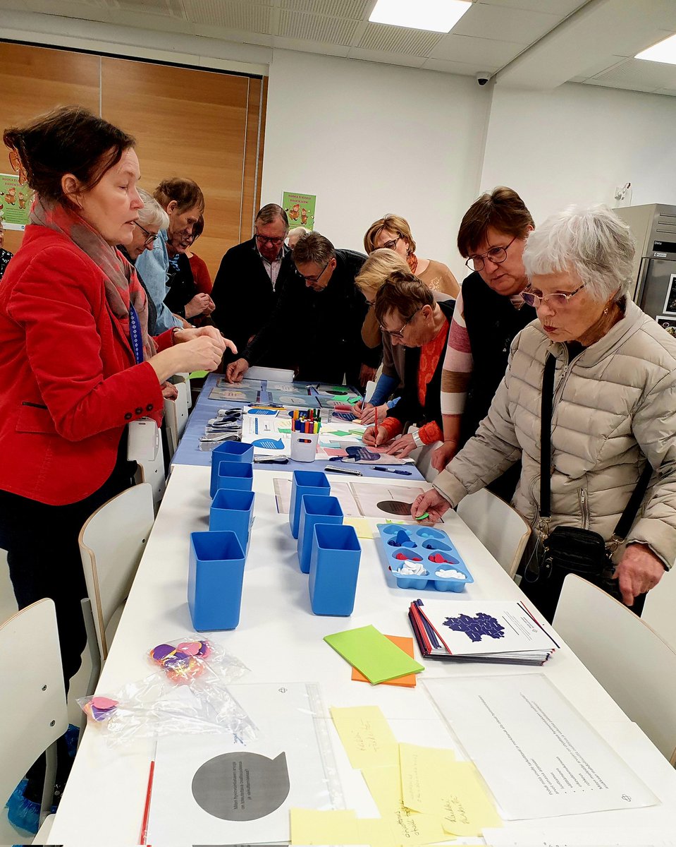 Päijät-Hämeen pelastuslaitos (@phpelastus) on Twitter photo Runsas joukko kärköläläisiä paikalla hyvinvointialueen asukastilaisuudessa. Huomenna vierailemme Heinolassa. Pelastusjohtaja <a href="/jarihyvarinen1/">Jari Hyvärinen</a> mukana. #phpela #päijätha #hyvinvointialue @paijatsote #päijäthäme <a href="/KarkolanKunta/">Kärkölän Kunta</a> Runsas joukko kärköläläisiä paikalla hyvinvointialueen asukastilaisuudessa. Huomenna vierailemme Heinolassa. Pelastusjohtaja <a href="/jarihyvarinen1/">Jari Hyvärinen</a> mukana. #phpela #päijätha #hyvinvointialue @paijatsote #päijäthäme <a href="/KarkolanKunta/">Kärkölän Kunta</a>