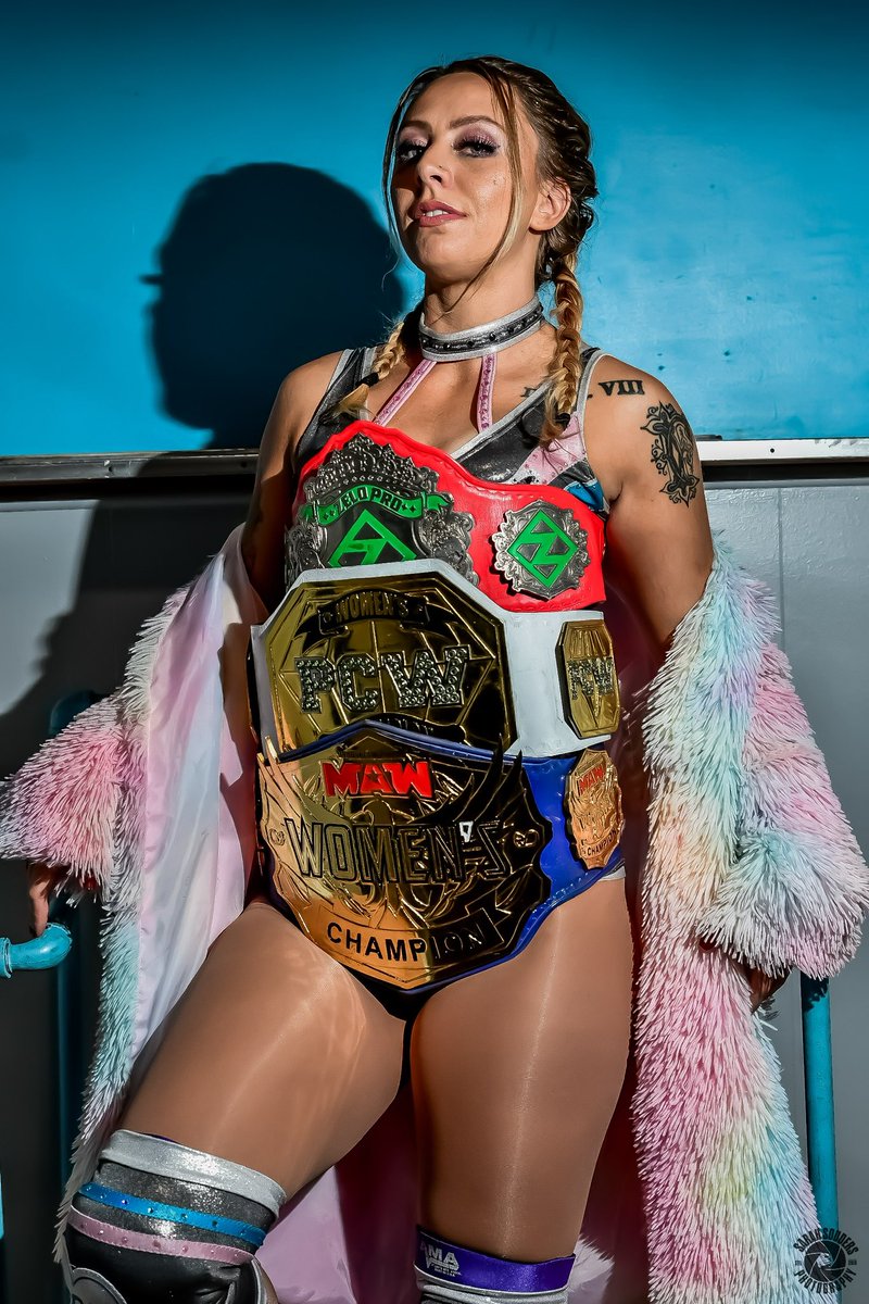 LaynieLuck's tweet photo. not a costume, reality. 🏆✨ https://t.co/z6jaMuueVj