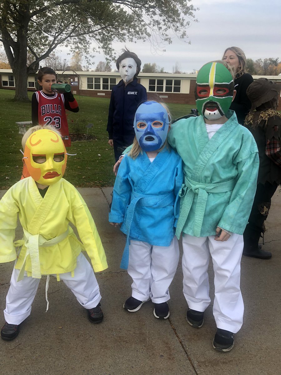 Happy Halloween! Halloween 🎃 👻 Let’s see those festive classrooms, spooky home decor, family costumes or fur babies! #3ninjas <a href="/KidsHeartChall/">Kids Heart Challenge</a>