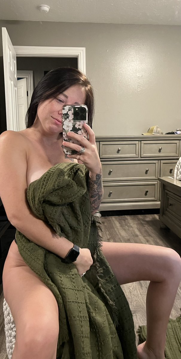 beautifuldelig1's tweet photo. 100 RTs for the blanket to come off😈
Go check my OF out.
 U won’t regret it😚 https://t.co/P2QJJ3QOCA