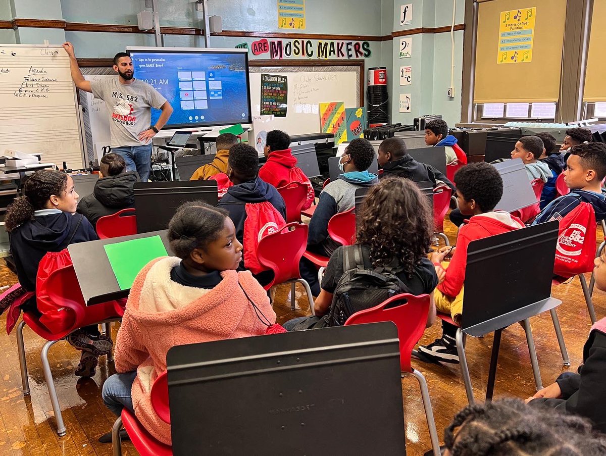 MS_582's tweet photo. It was such a treat to have the 5th grade students from @magnetschool257 visit our school. #MS582 #MiddleSchool https://t.co/cqhGJd4Z7D