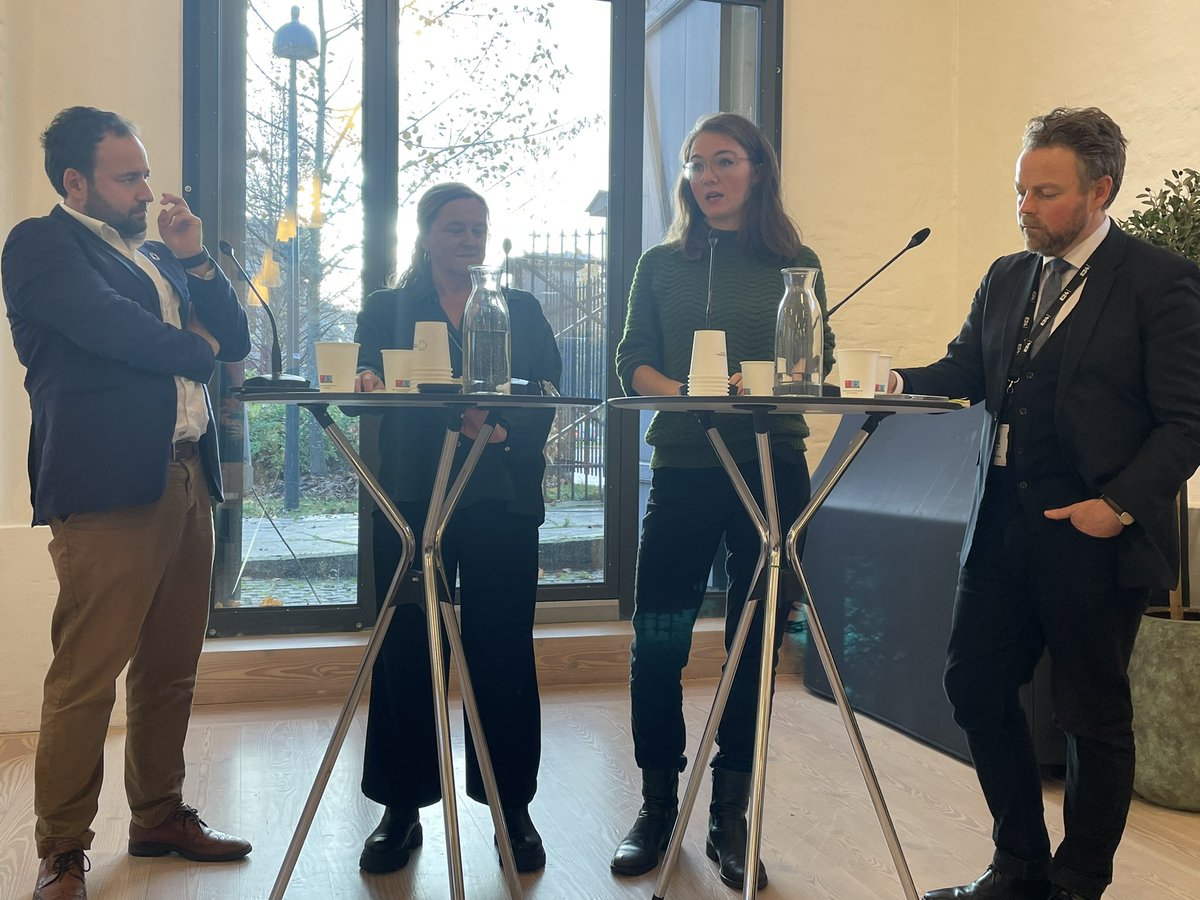 sum_uio's tweet photo. #UiOSDG Engaged discussion about global / national / local democracy and future scenarios for #climate #politics #inequality #trust #populism with @konservativ @li63ra @sigridzh @Oslopartiet @Arvinn @UNDPOGC @OsloSdg @UniOslo @nikolaihe https://t.co/JqbmWqvW9p